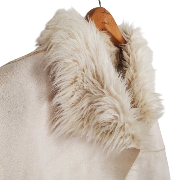 Pistachio Women's Cream Faux Fur Vest. MED - Picture 2 of 10